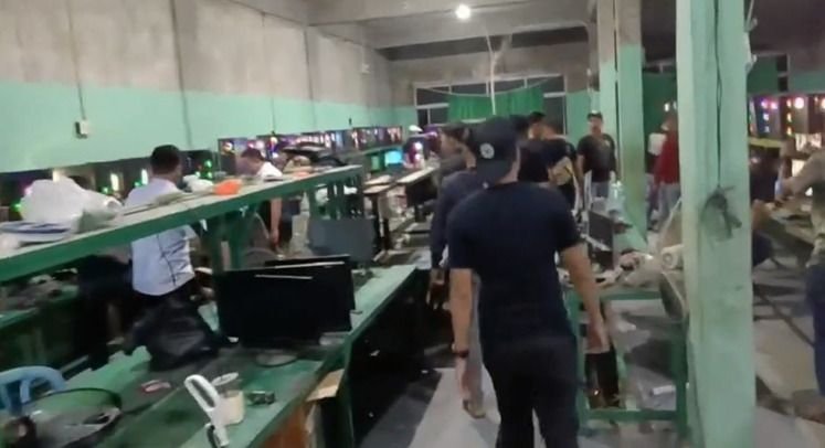 Polda Riau Gerebek Rumah Judi Online Beromset Rp18 Milyar, Tangkap 33 Orang