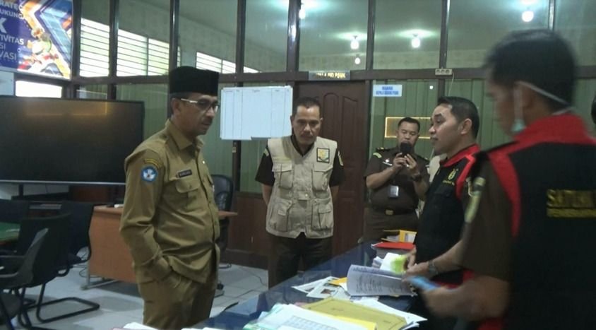 Penyidik Kejati Sumbar Geledah Kantor Diknas Sumbar