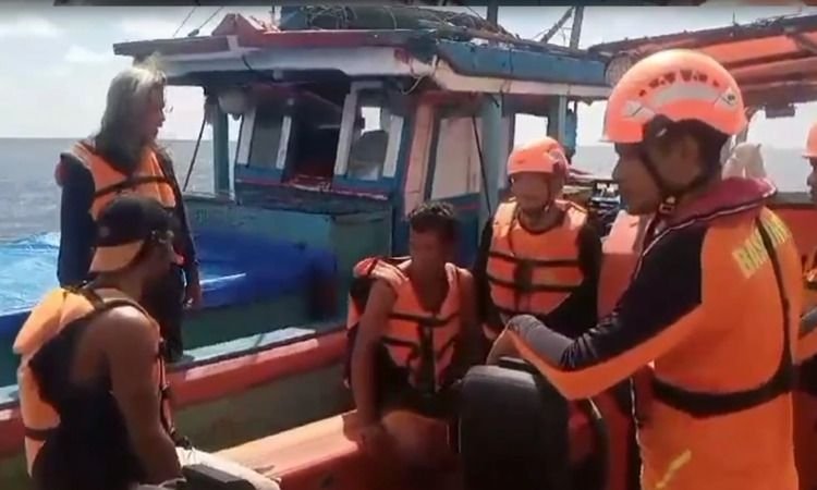 Tim SAR Selamatkan Kapal Nelayan di Mentawai