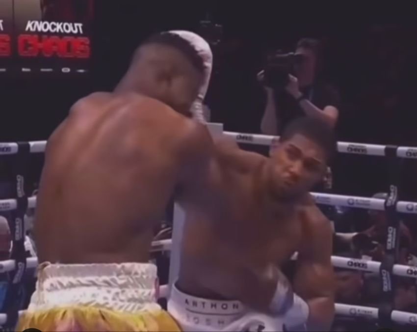 Anthony Joshua Pukul KO Francis Ngannou  Sang Mantan Juara MMA pada Ronde Kedua