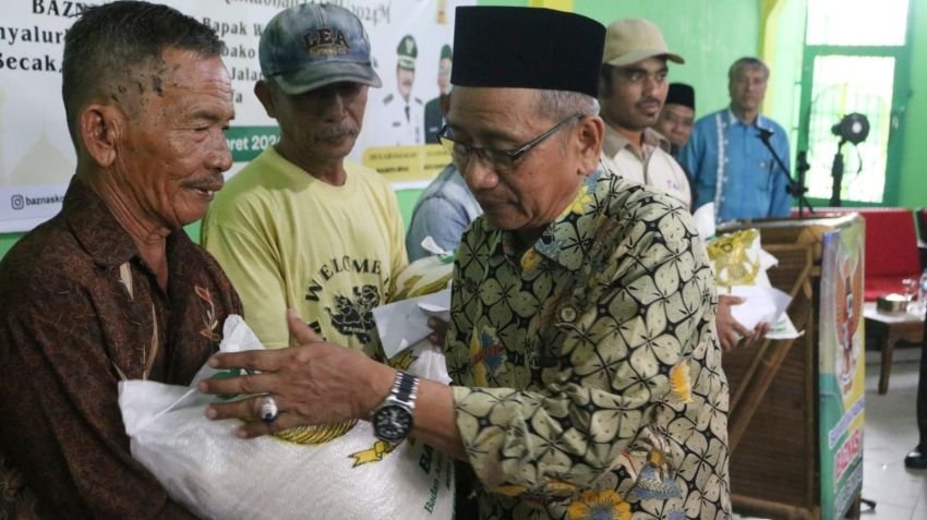 Sambut Ramadhan, Baznas Bagikan Paket Bahan Makanan untuk 2.230 Mustahik
