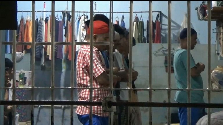 Warga Binaan Lapas Padang Gelar Salat Tarawih di Balik Jeruji Besi