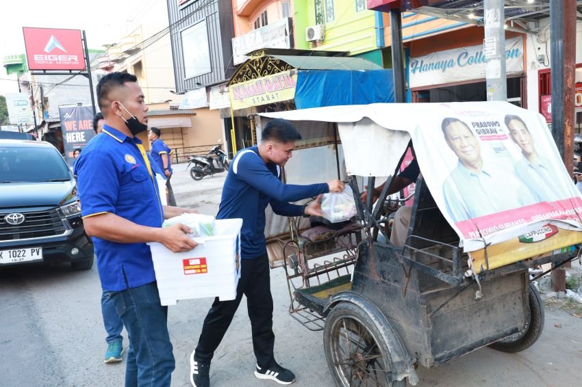 Berkah Ramadhan, Ricky Anthony Berbagi Menu Buka Puasa di Langkat