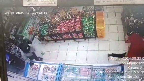 Perampok di Alfamart Terekam CCTV, Karyawan Dibacok