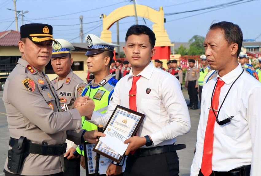 10 Personel Polres Pelabuhan Belawan Terima Penghargaan Prestasi