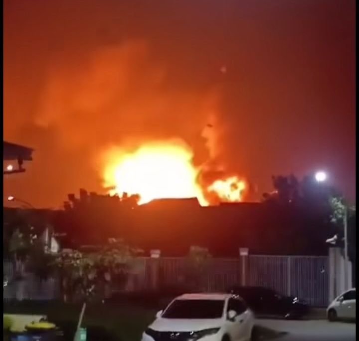 Gudang Peluru di Bogor Meledak, Damkar Tunggu TNI