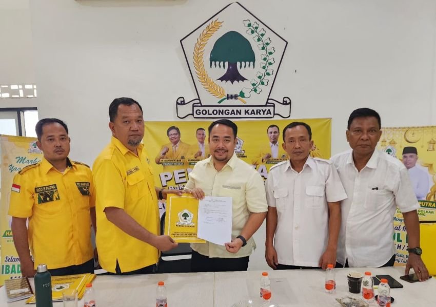 Ricky Prandana Serahkan Berkas Bakal Calon Bupati Deli Serdang