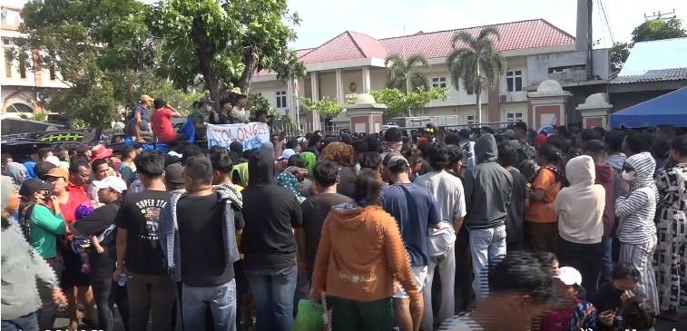 Gelar Sidang Pidana dan Praperadilan Bersamaan, PN Deliserdang Didemo Masyarakat