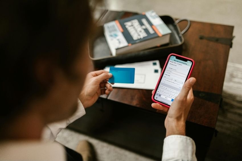 Mengenal Modus Impersonation dalam Kejahatan Digital: Waspada Terhadap Penipuan Investasi Ilegal