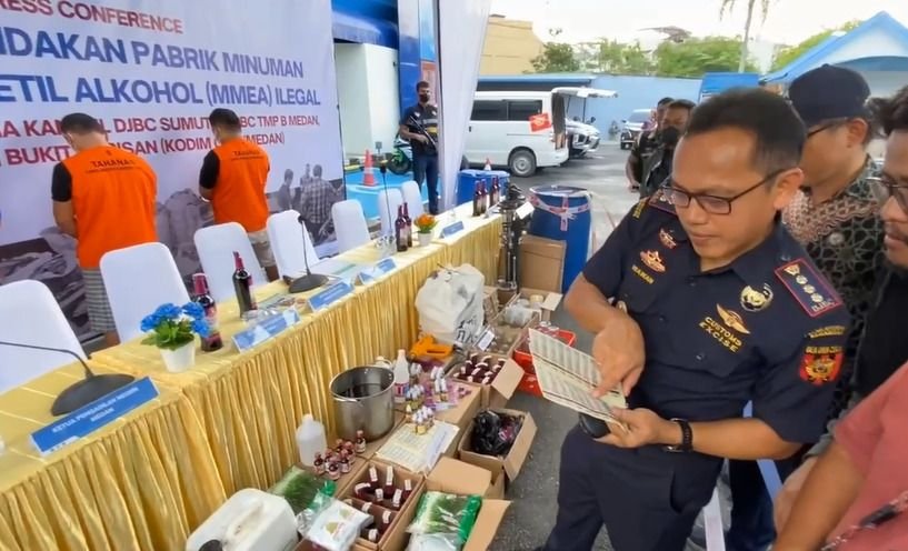 Bea Cukai Medan Tangkap 3 Tersangka Pembuat Pita Cukai Palsu Miras