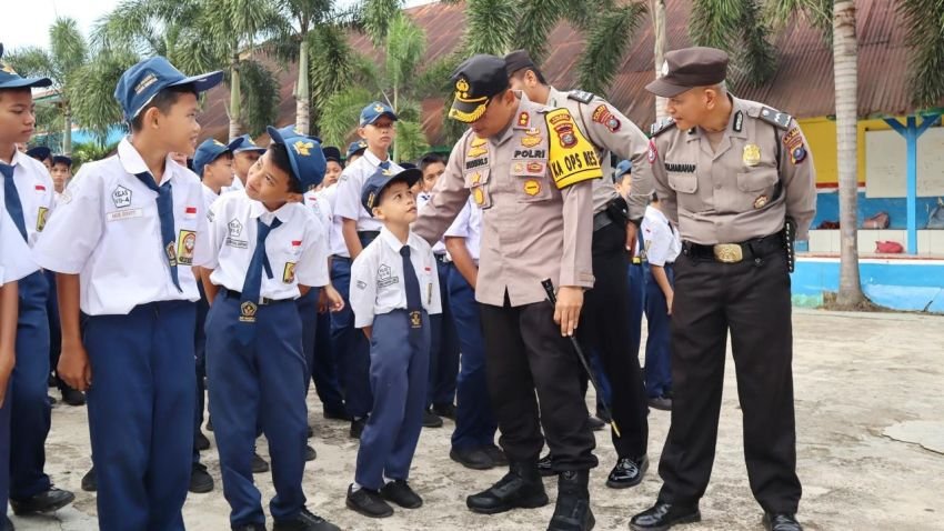 Kapolres Beri Tips Mudah Menyerap Pelajaran ke Siswa SMPN 1 Padangsidimpuan