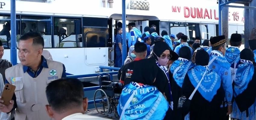Calhaj Asal Siak Berangkat Melalui Pelabuhan Buton ke Embarkasi Batam