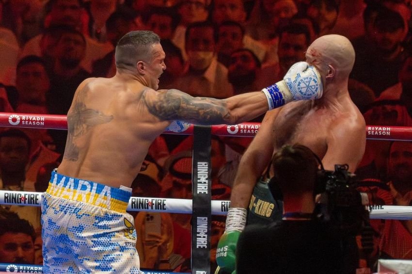 Pukul Jatuh Tyson Fury di Ronde 9, Oleksandr Usyk Juara Kelas Berat tak Terbantahkan dengan 5 Sabuk