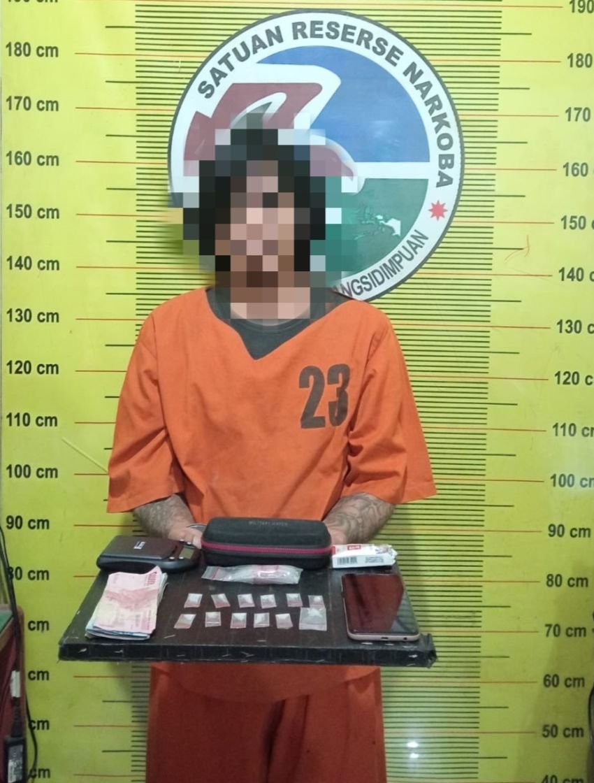 Nyantai di Warkop, Pria Bertato Ditangan &ldquo;Ikut&rdquo; Petugas ke Polres
