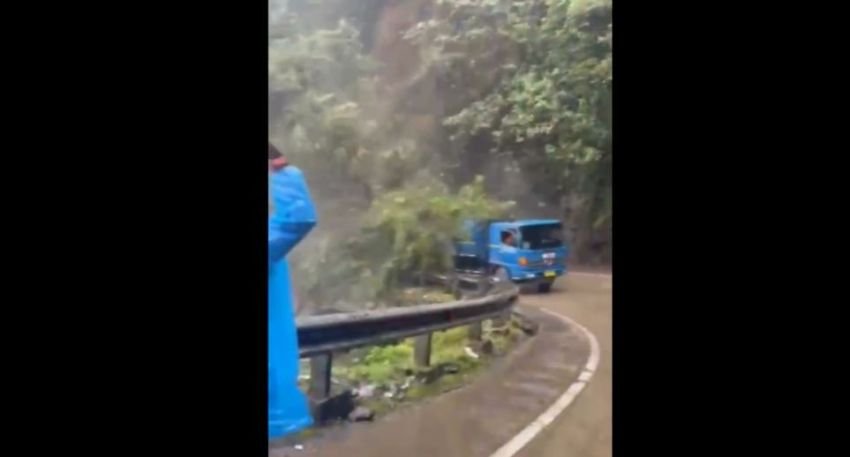 Detik-detik Longsor di Jalinsum Sumbar-Jambi