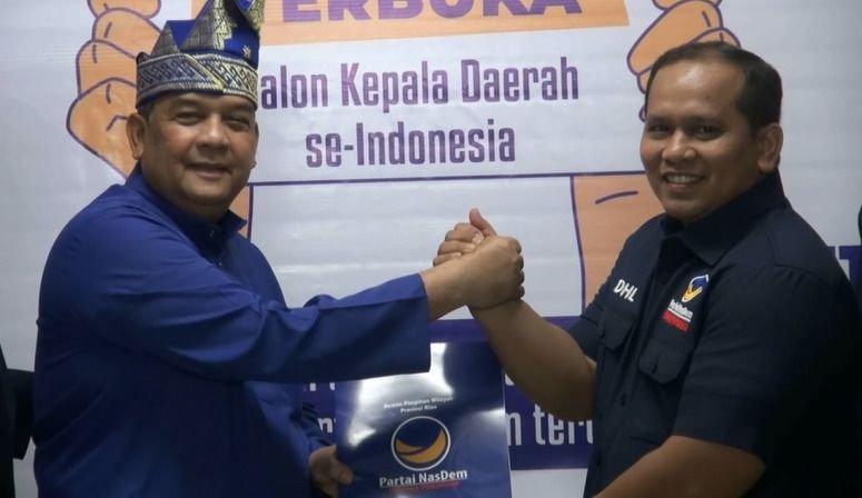Maju Pilkada, Mantan Gubernur Riau Daftar ke NasDem