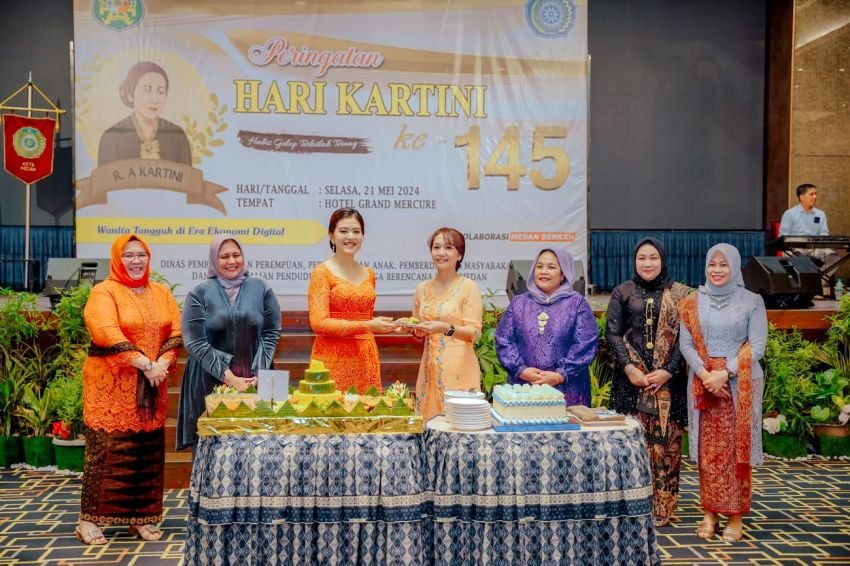 Fashion Show Kebaya ala TP PKK Kota Medan