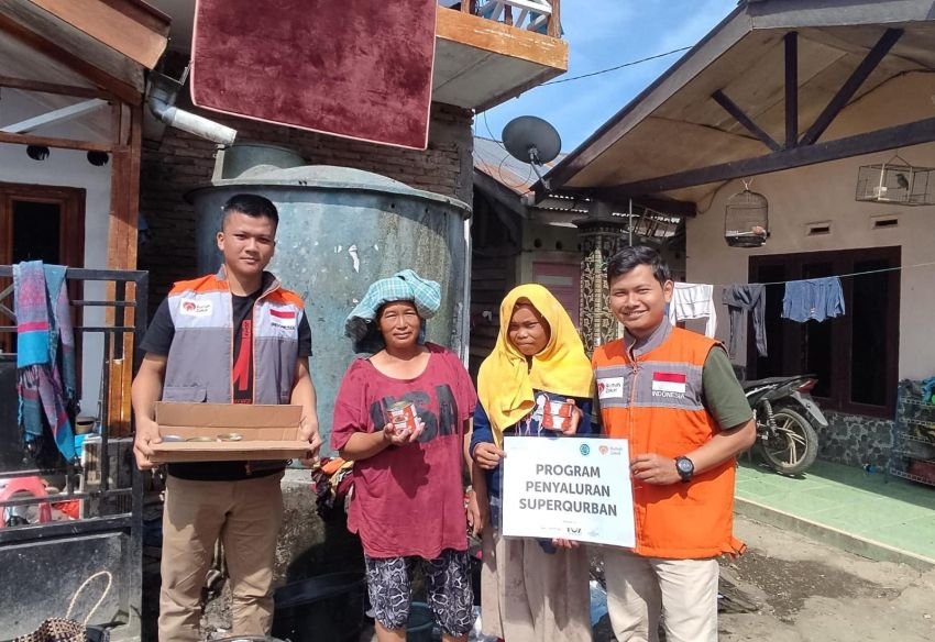 Warga Muslim di Kaki Gunung Sinabung dapat Paket Superqurban Rumah Zakat
