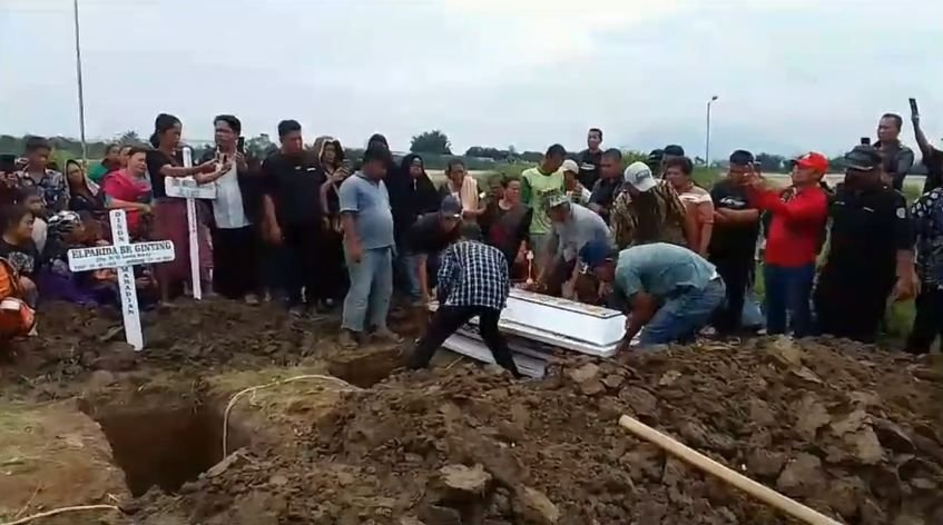 Keluarga Wartawan Korban Kebakaran di Karo Dimakamkan Satu Lokasi