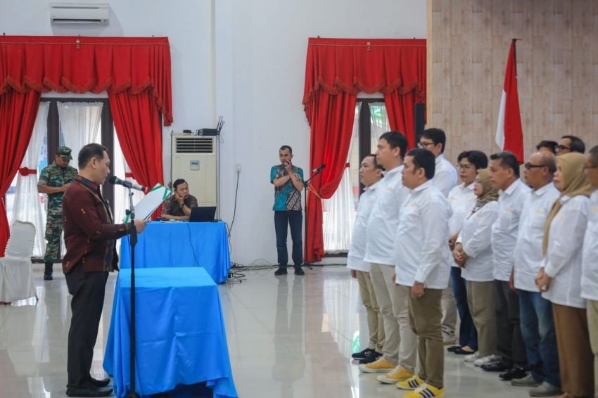 Bobby Nasution Lantik Pengurus Persatuan Wartawan Pemko Medan