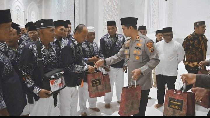 Kapolres Tapsel Doakan Keselamatan Jamah Calhaj Menuju Tanah Suci