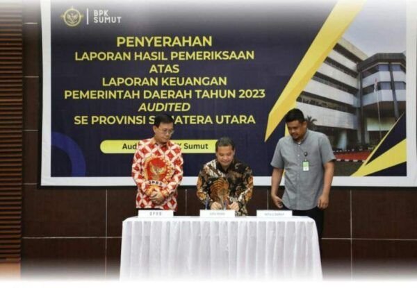 Ketua DPRD Hadiri Penyerahan LHP Laporan Keuangan Kota Medan