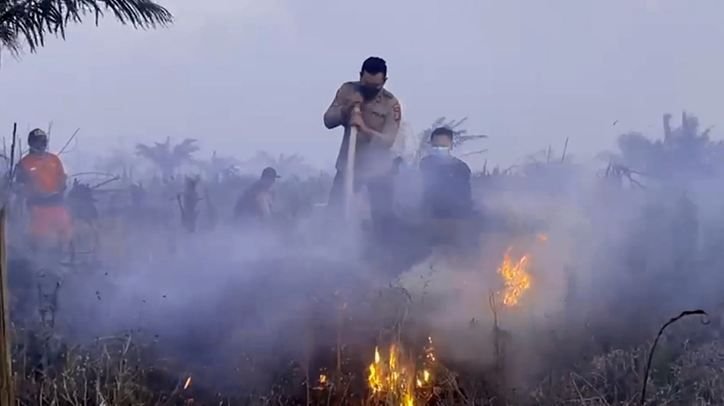 Kebakaran Lahan Meluas di Riau, Puluhan Titik Api Terpantau