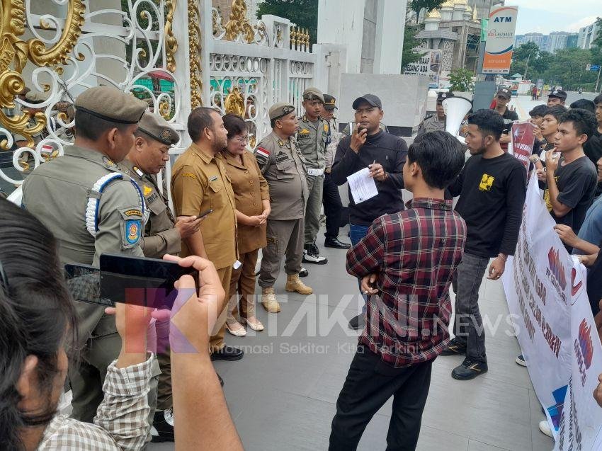 Aksi di Kantor Gubsu, Gempasu Desak Pj Gubsu Agus Fatoni Copot Sekda dan Kabiro Organisasi
