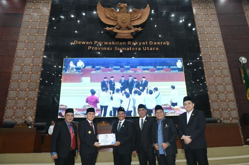 Agus Fatoni Sampaikan Ranperda LPJ APBD 2023 ke DPRD Sumut