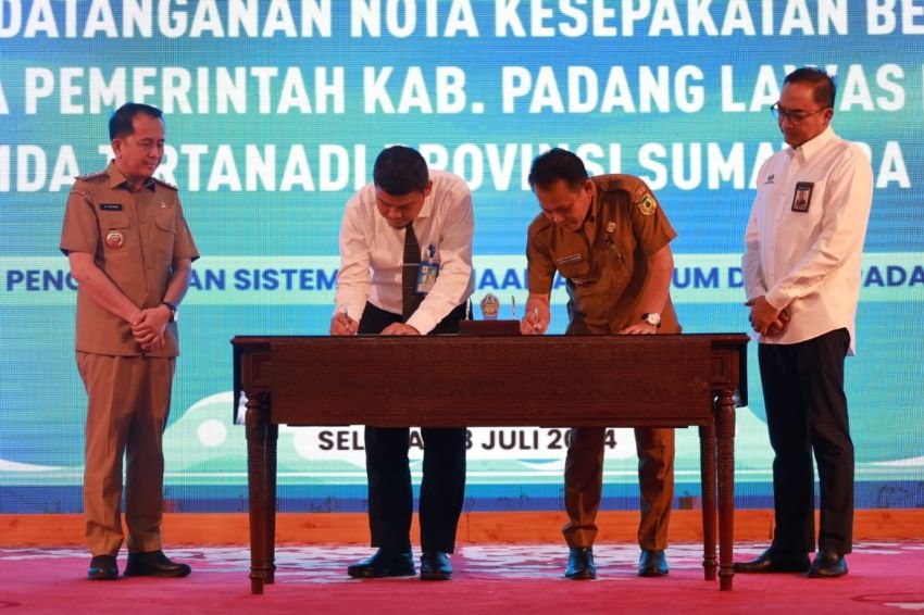 Agus Fatoni Saksikan MoU Penyediaan Air Minum Pemkab Palas dan Tirtanadi