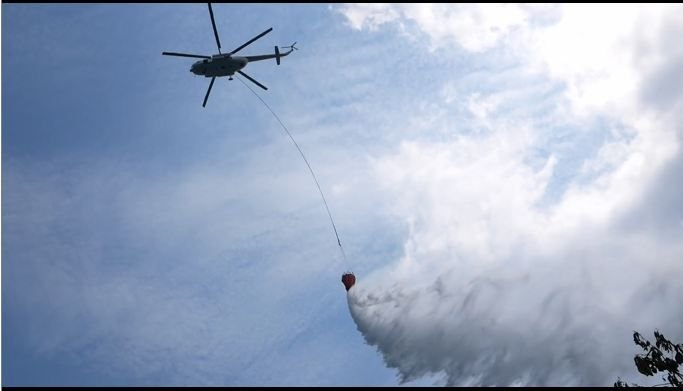 Helikopter Dikerahkan Padamkan Karhutla di Dumai