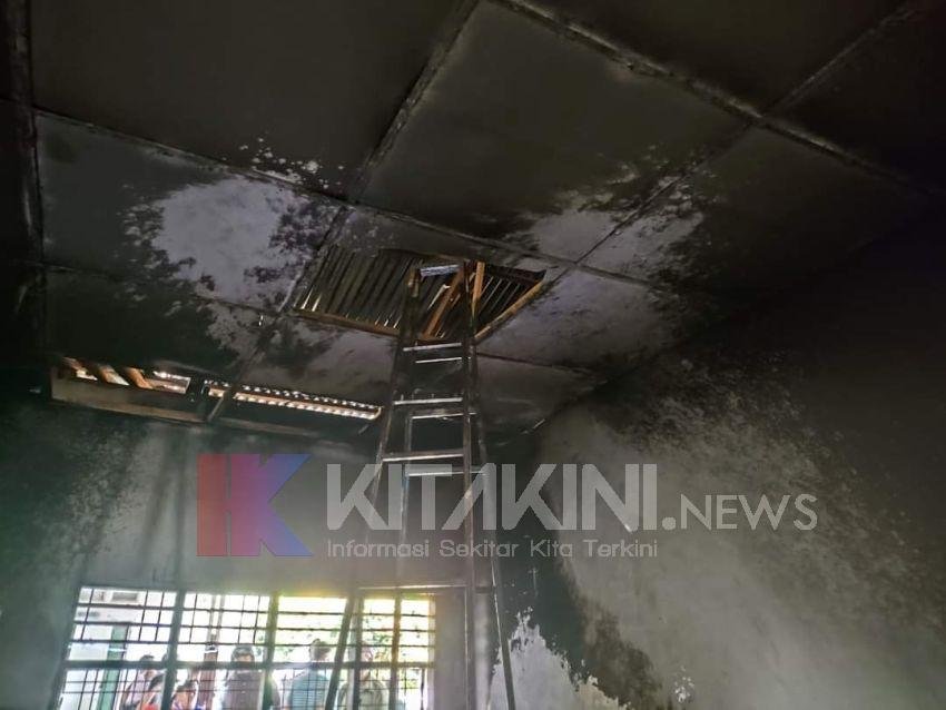 Diduga Akibat Korsleting Listrik, Ruang Asrama Ponpes Sabilul Mukminin Terbakar