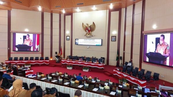 Anggota Dewan Dengarkan Penjelasan Terkait Perubahan Perda No 3 Tahun 2019