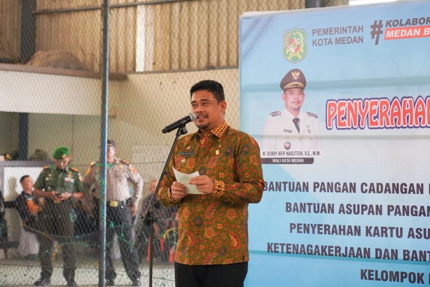 Semangati Nelayan, Bobby Nasution Serahkan Seribu Kartu BPJS Ketenagakerjaan