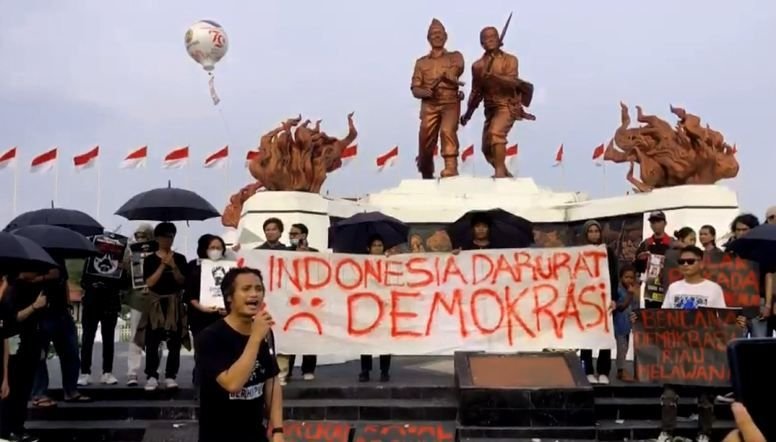Puluhan Mahasiswa di Pekanbaru Gelar Aksi Teatrikal, Tolak RUU Pilkada