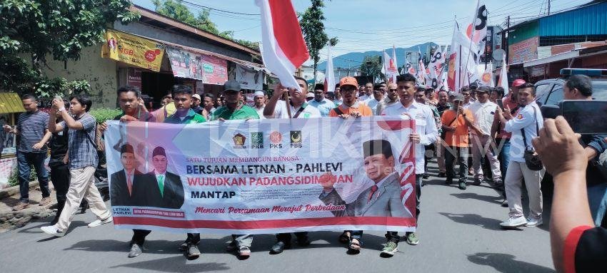 Lantunan Sholawat, Iringi Letnan-Fahlevi Datangi KPU Padangsidimpuan
