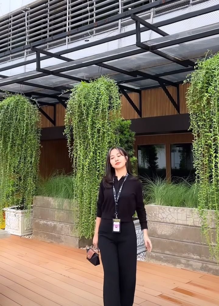 Mayang Lucyana Magang di DPR RI: Penampilan dan Gaji Jadi Sorotan