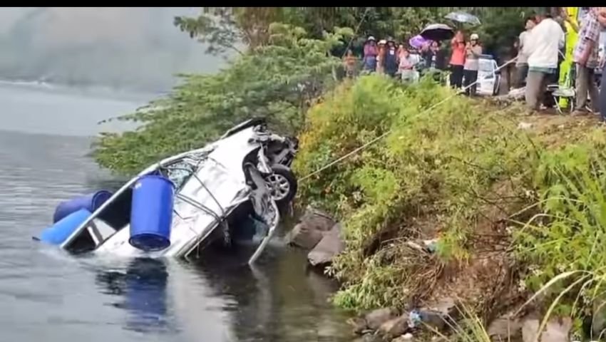 Mobil Terjun ke Danau Toba di Kabupaten Karo, Tim SAR Evakuasi 1 Jenazah