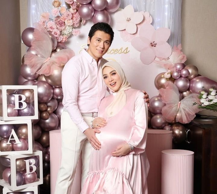 Lahirkan Anak Pertama di Singapura, Syahrini: Terima Kasih Suamiku