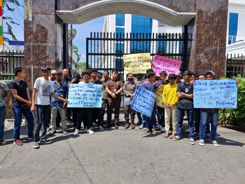 Puluhan Massa Geruduk BWS Sumatera II Dan Kejati, Persoalkan Bendungan Sei Serdang