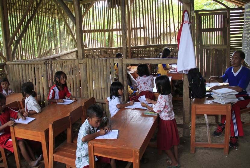 Viral Gaji Guru di Ende, NTT Hanya Rp250 Ribu per Bulan, Ini kata Anggota DPR-RI