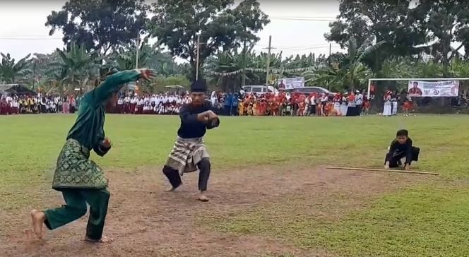 Kemeriahan HUT RI di Hamparanperak Ditandai Atraksi Pencak Silat Budaya Melayu