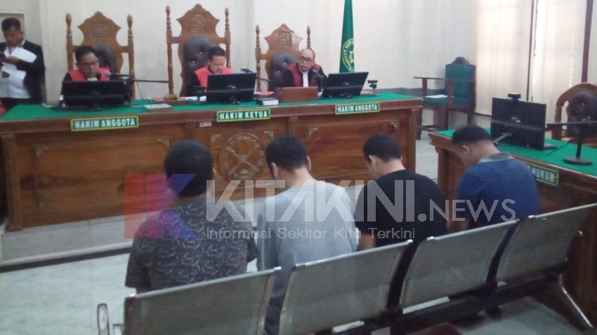 Empat Terdakwa Pembuat Miras Ilegal Dituntut 2,5 Tahun Penjara