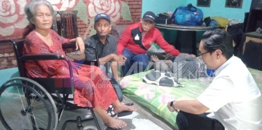 Calon Walikota Medan, Rico Waas Berikan Bantuan Kursi Roda ke Warga