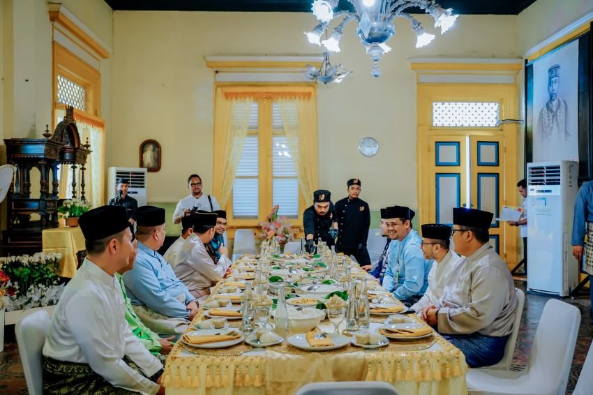 Dijamu Makan Siang oleh Sultan se-Sumut, Bobby Nasution Berharap Keberkahan