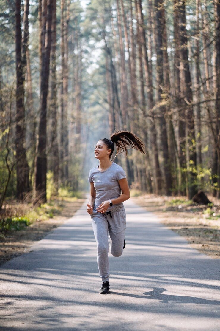 Silent Walking: Tren Baru yang Meningkatkan Kesehatan Mental Tanpa Distraksi