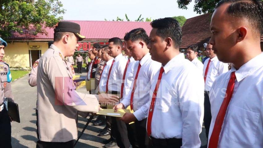 Kapolres Binjai Beri Penghargaan ke Personel yang Berprestasi