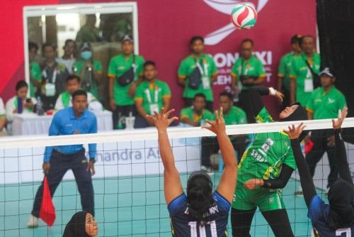 Kemenangan Tiga Set Warnai Hari Pertama Voli Putri PON 2024