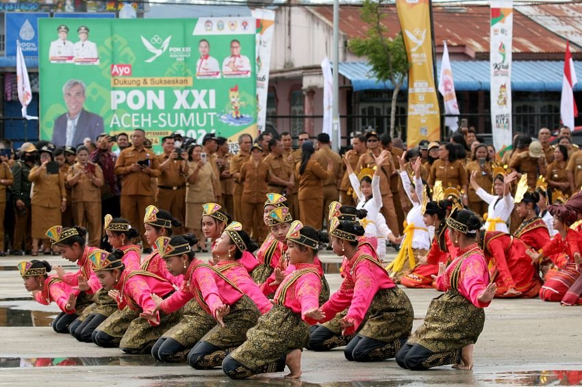 Tarian Nusantara Meriahkan Pembukaan Cabor Ski Air PON XXI