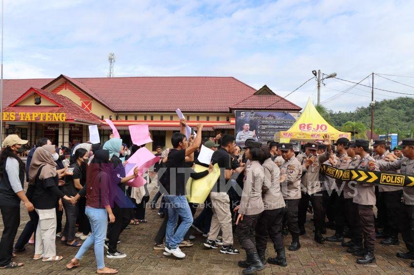 Jelang Pilkada 2024, Polres Tapteng Gelar Apel Simulasi Sispam Kota